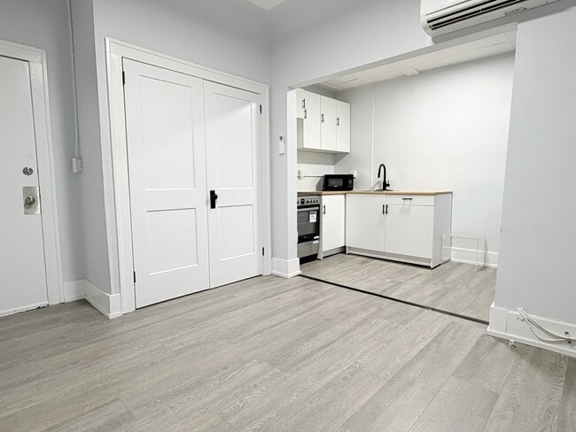 Building Photo - 1495 Gladstone Ave