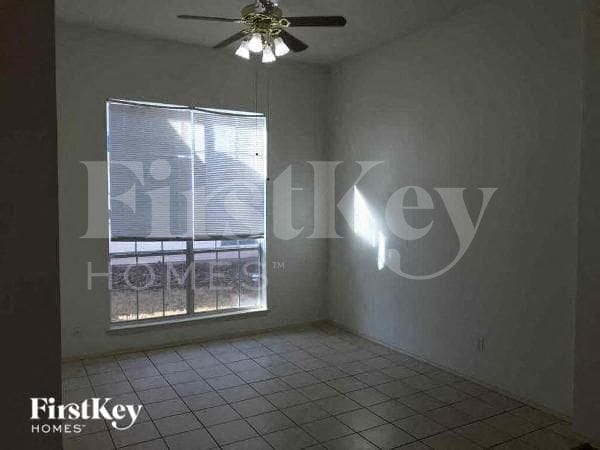 Building Photo - 403 Jennifer Ln