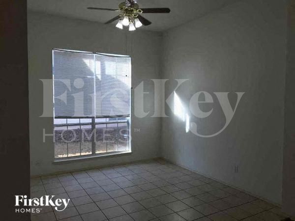 Foto del edificio - 403 Jennifer Ln