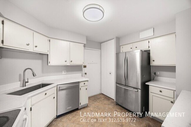 Foto del edificio - 6033 N Sheridan-Unit 35D