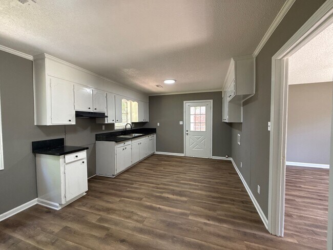 Building Photo - 1115 Berrywood Ave