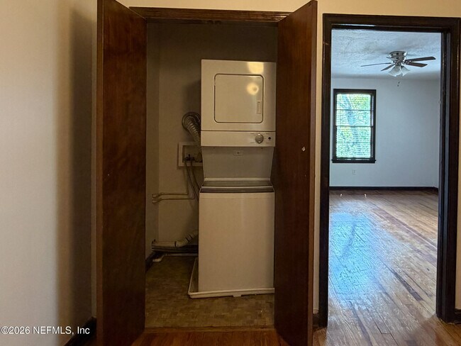 Foto del edificio - 2575 Myra St