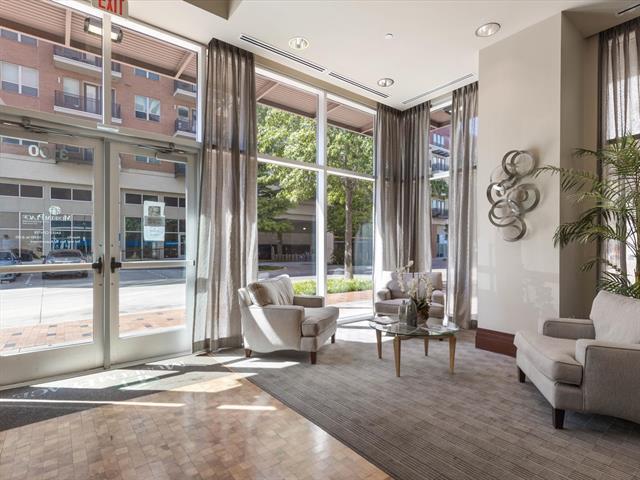 Foto principal - 3100 W 7th St