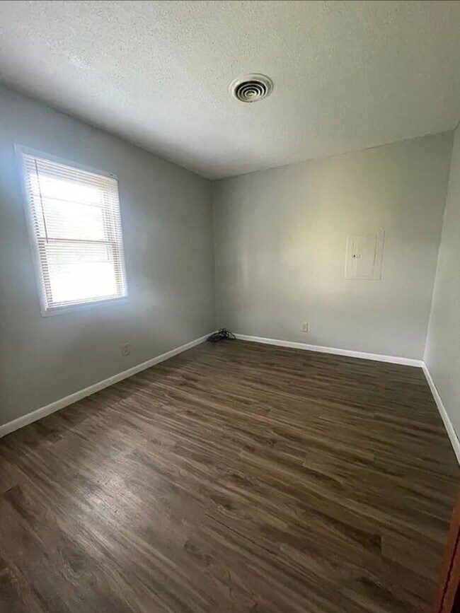 Foto del edificio - Charming 2-bedroom in heart of Muncie on Adams St