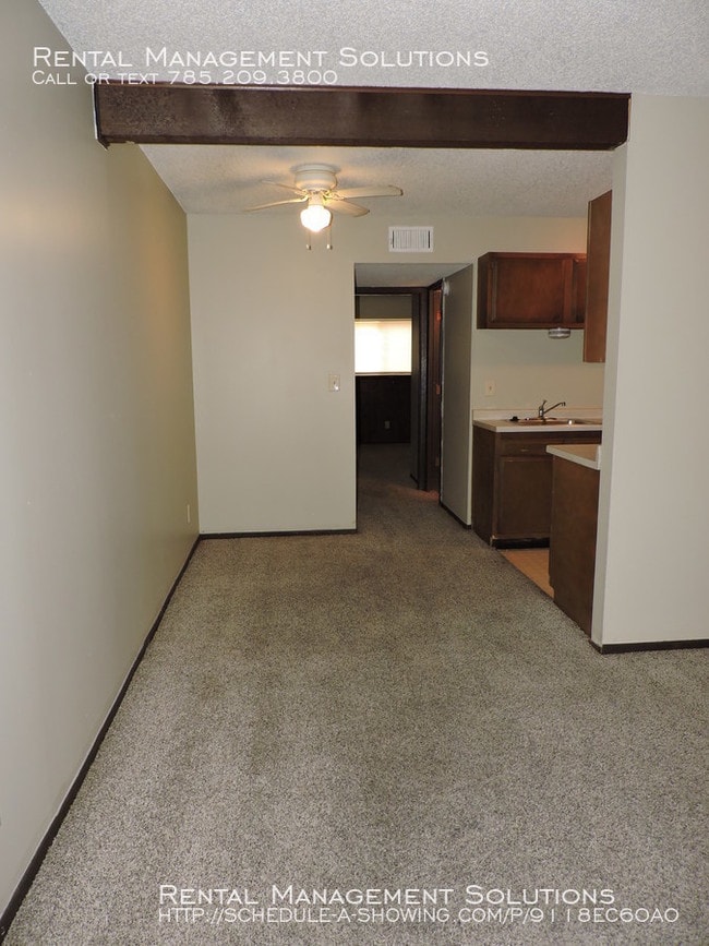 Building Photo - Bluewood East Apartments- 1 Bedroom