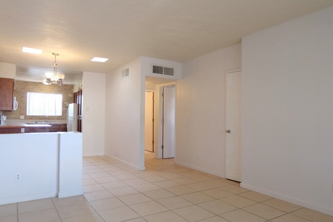 Building Photo - 2833 N Estrella Ave