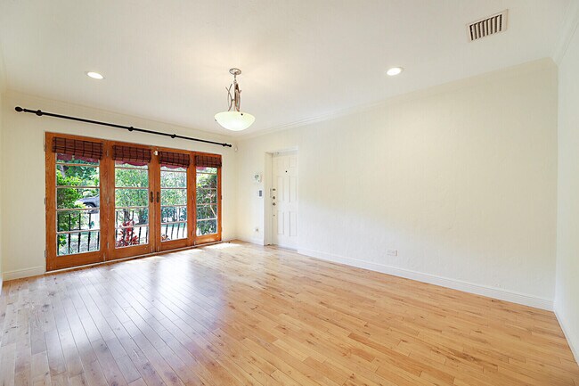 Building Photo - 427 33rd St