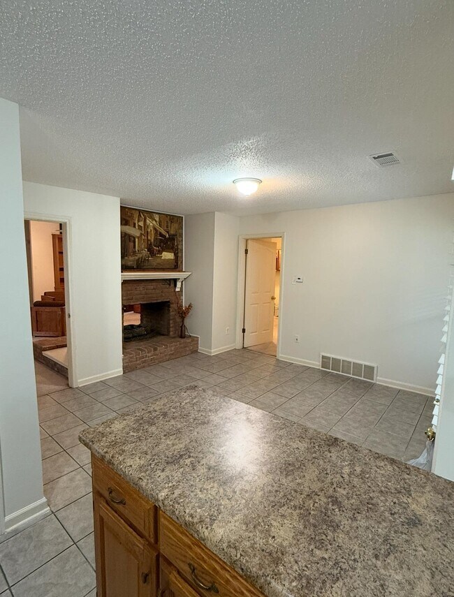 Foto del edificio - 6700 Kirby Oaks Cove N