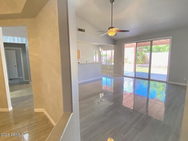 Foto del edificio - 3358 E Wickieup Ln