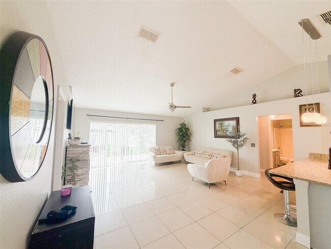 Building Photo - 503 Everest Way