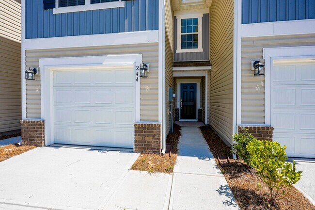 Foto del edificio - New Construction Denali Plan Townhome Near Lake Murray!