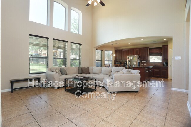 Building Photo - 611 Oxalis