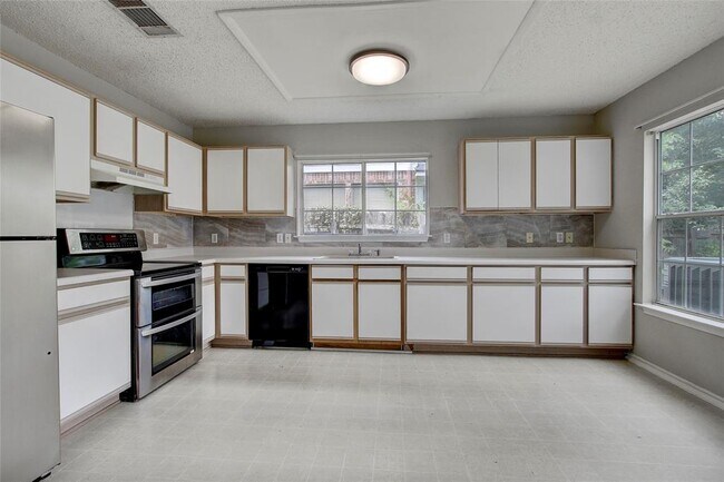 Building Photo - 141 Masonwood Dr