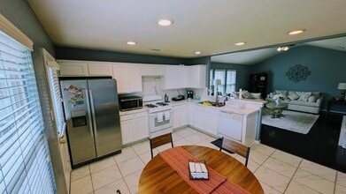 Building Photo - 5714 Turner Oaks