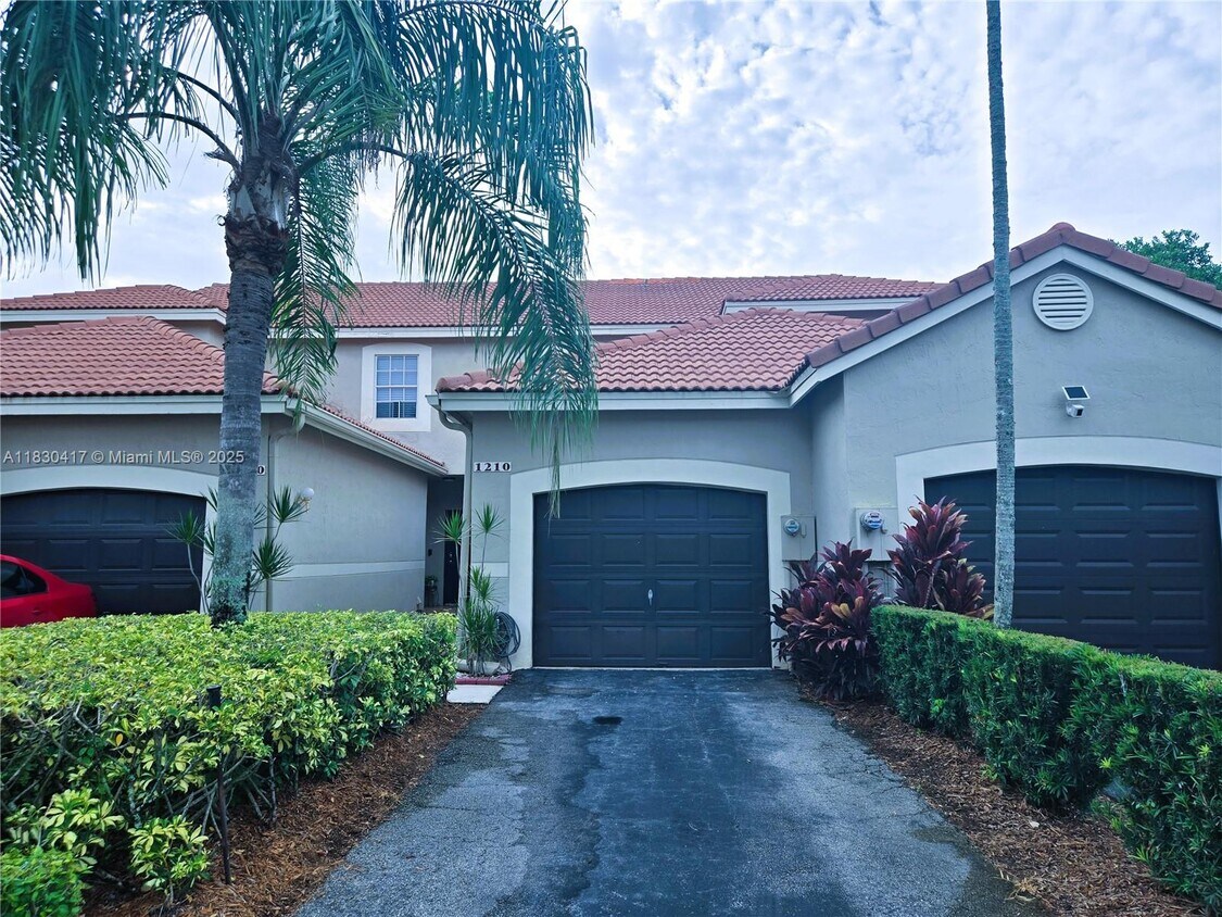 Foto principal - 1210 Sorrento Dr