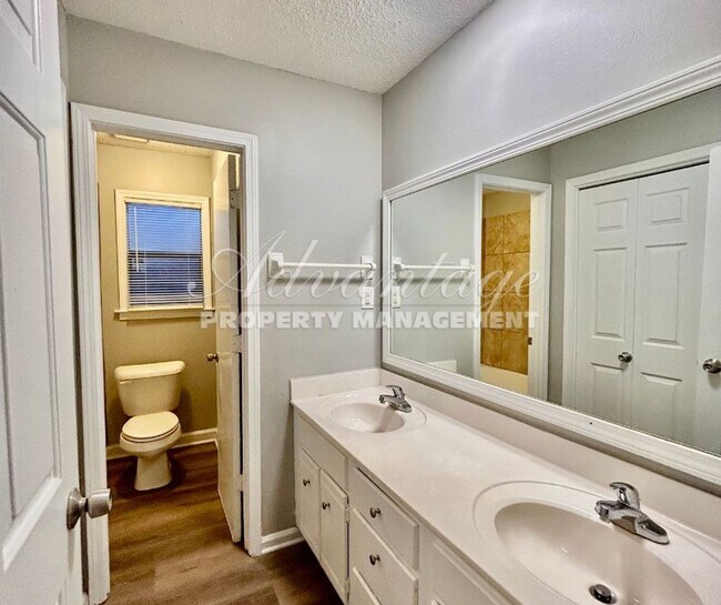 Building Photo - Beautifully Remodeled | 3 Bedroom | 2 Bath...