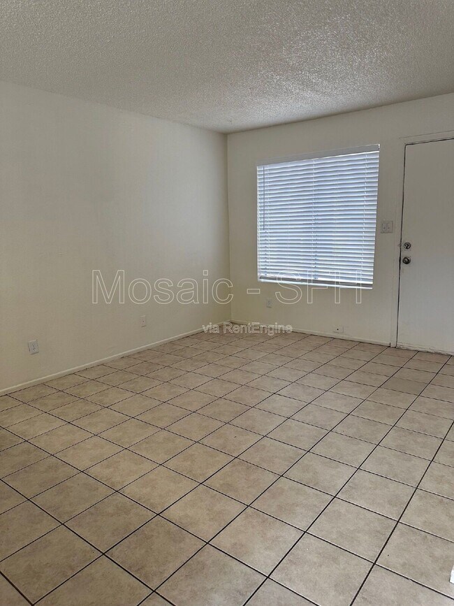 Foto del edificio - 2440 E Waltann Ln