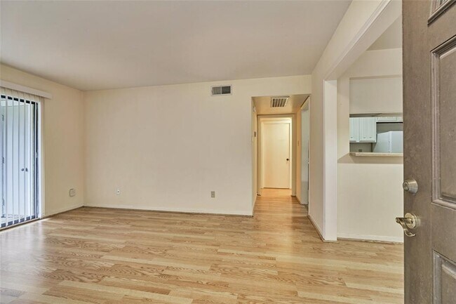 Building Photo - 3500 Tangle Brush Dr