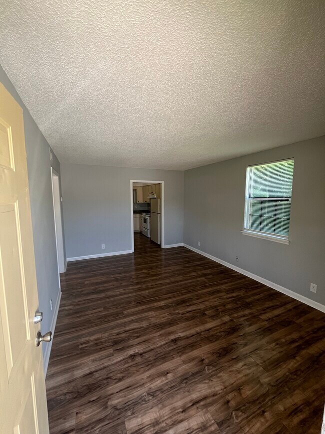 Foto del edificio - 908 Trailwood Cir