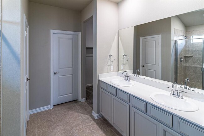 Foto del edificio - 416 Ronda Rd