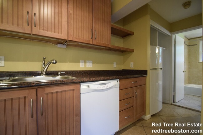 Building Photo - 1 Colonial Village Dr