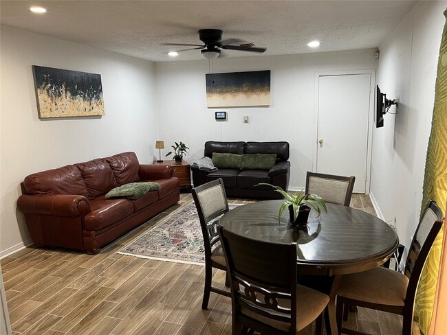 Foto del edificio - 5410 Greylog Dr