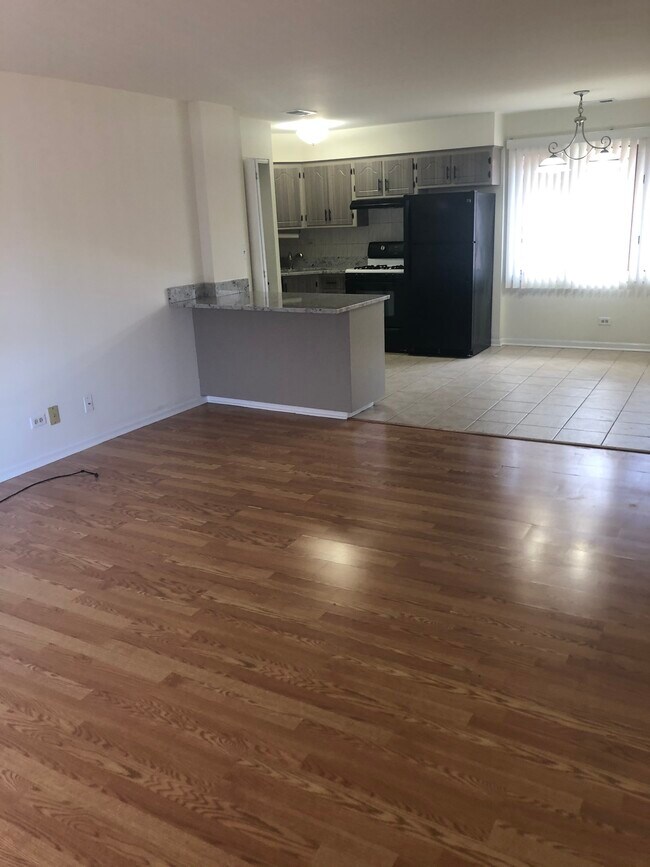 Foto del edificio - 9825 Ridgeland Ave