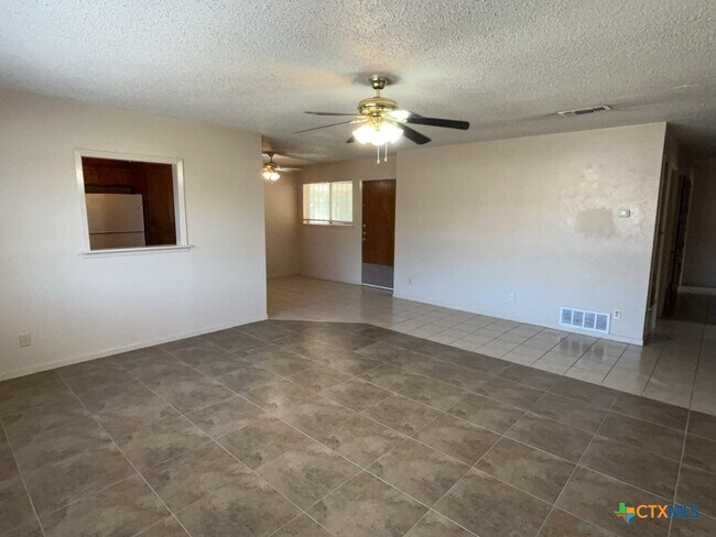 Foto del edificio - 1502 Linda Ln