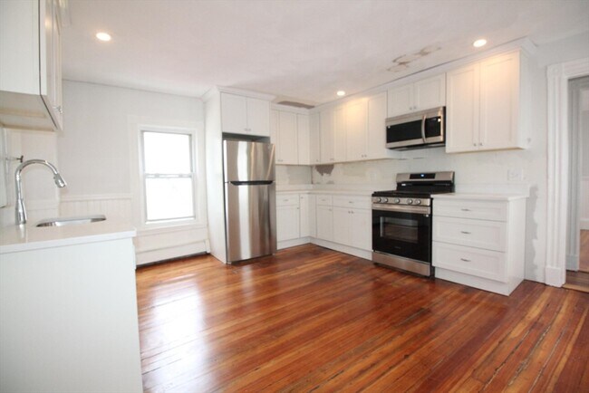 Building Photo - 12 Albion Pl