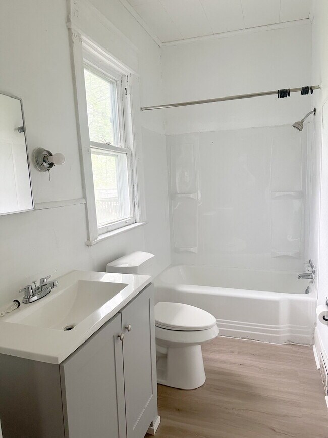 Foto del edificio - Spacious 1-Bedroom Apartment – $1,150/Month