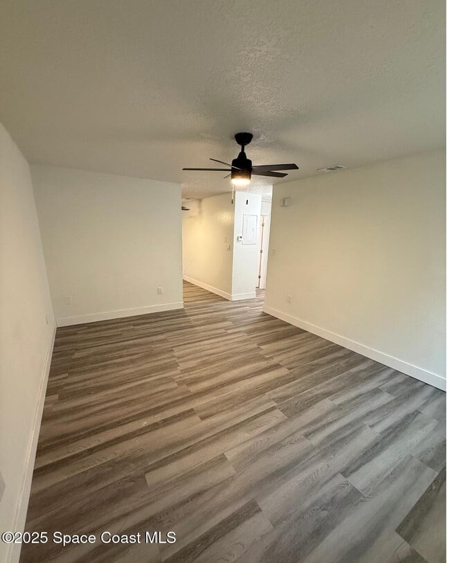 Building Photo - 304 Palm Ave