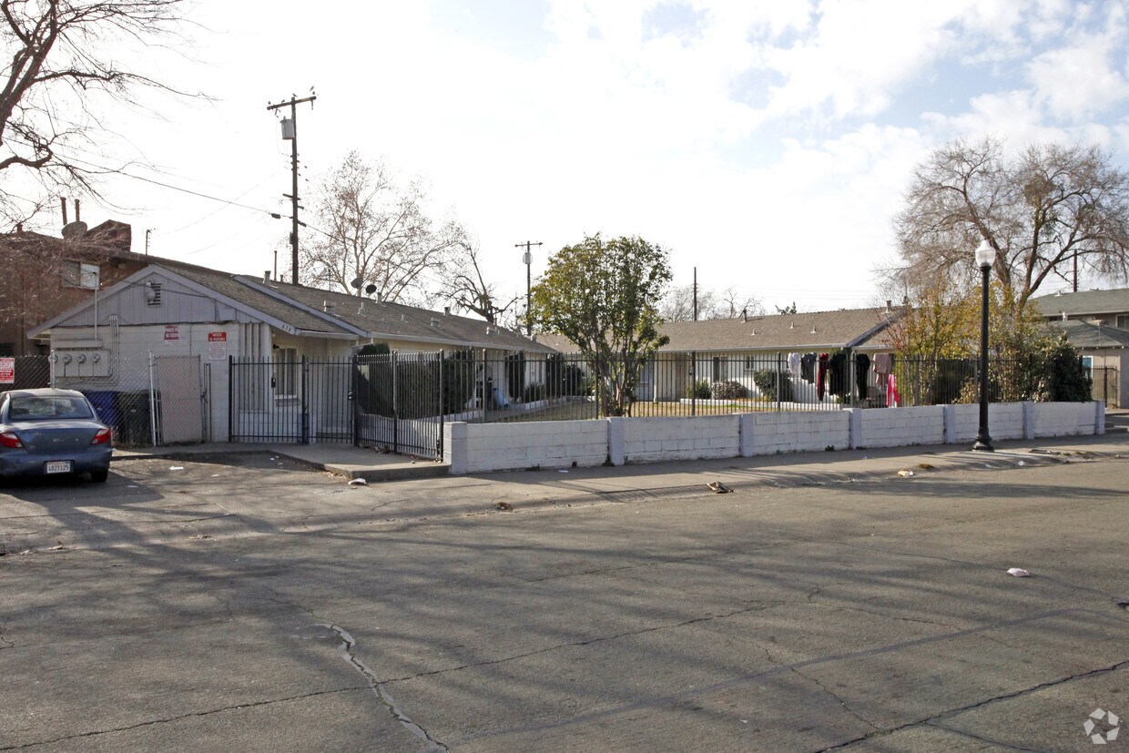 Foto principal - 830-838 Lampasas Ave