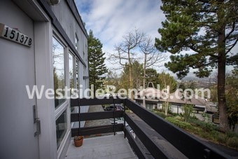 Foto del edificio - 15137 Mulholland Dr