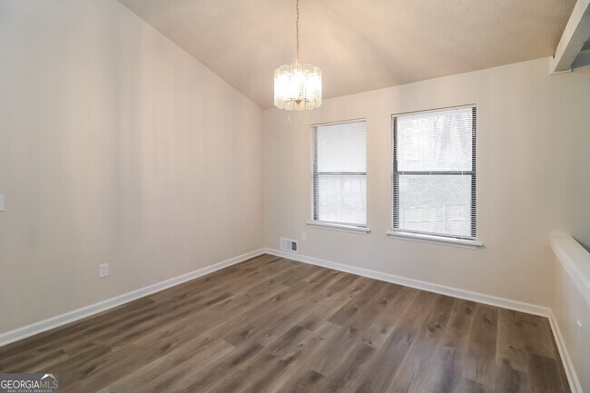 Foto del edificio - 6717 Knollwood Cir