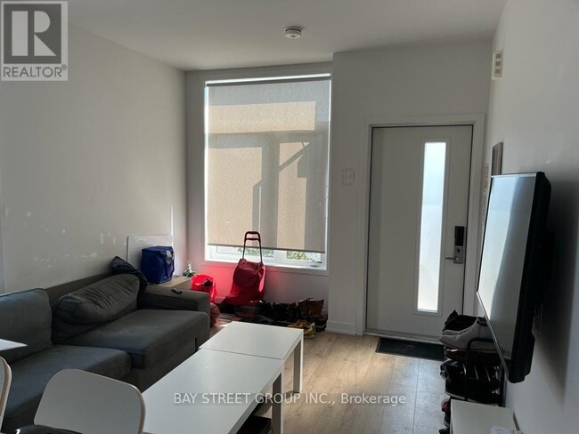 Photo du bâtiment - 1760 Simcoe St N
