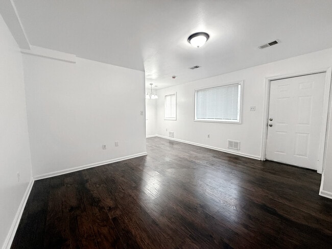 Foto del edificio - 506 Eastern Ave NE