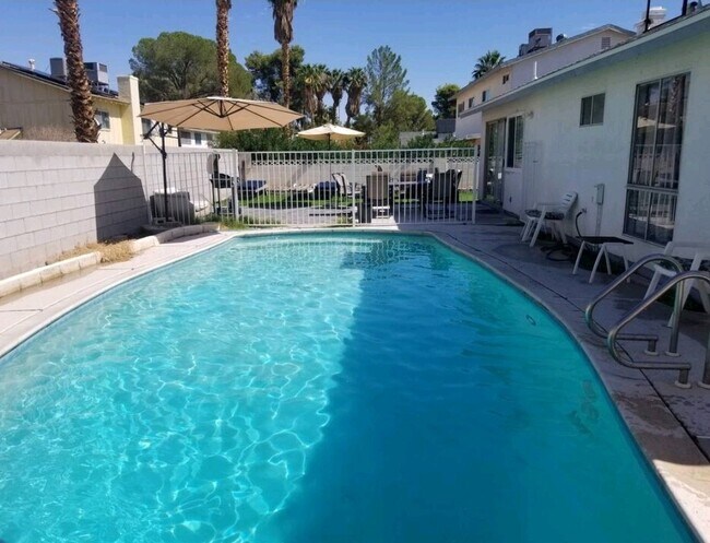 Foto del edificio - 2612 Siesta Ave