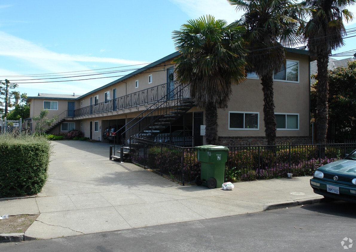 Primary Photo - 106 N Eldorado St