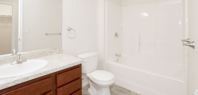 Prairie Crossing Townhomes Bathroom - Prairie Crossing Townhomes