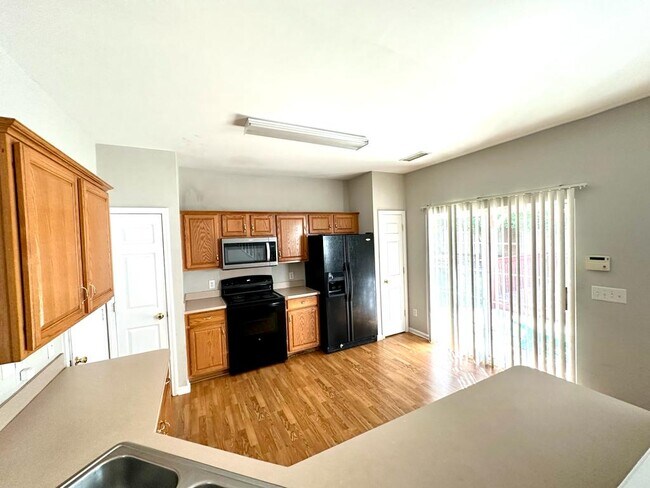 Building Photo - 2421 Normancrest Ct