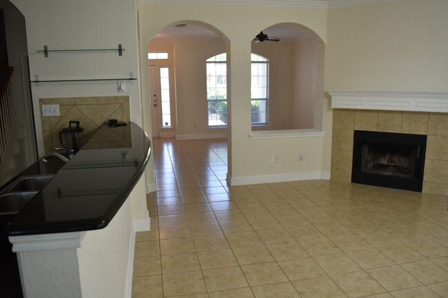 Building Photo - 1816 Village Oak Ct