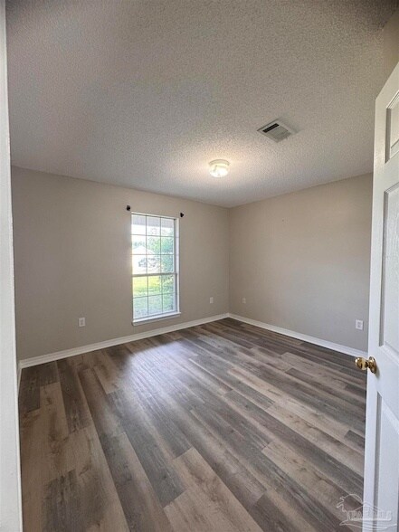 Foto del edificio - 4778 Spencer Oaks Blvd