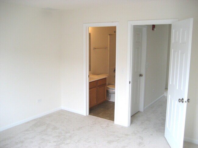 Building Photo - 907 Neudearborn Ln