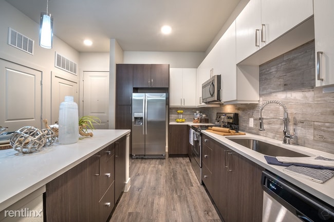 Building Photo - 1 br, 1 bath Flat - 13355 Noel Rd 619