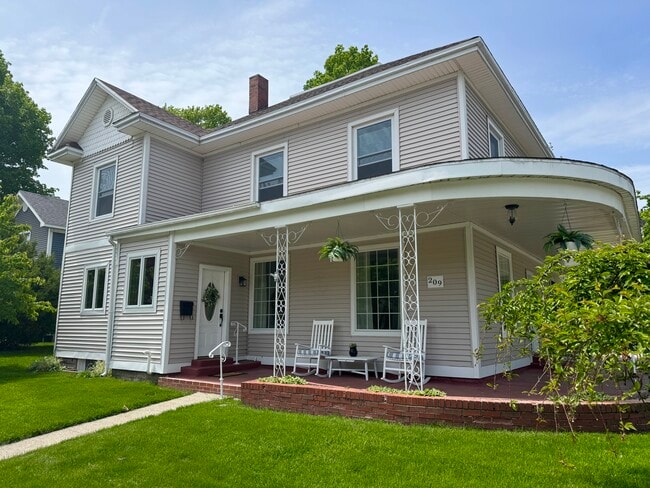 Exterior - 209 N William St