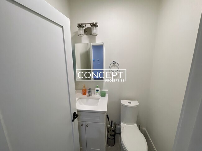 Foto del edificio - 79A Linden St. Unit 1B