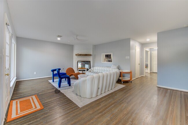 Foto del edificio - 1160 N Kirkwood Rd