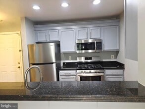 Building Photo - 13800 Farnsworth Ln