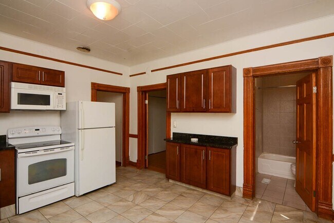 Foto del edificio - 2622 N Marshfield Ave