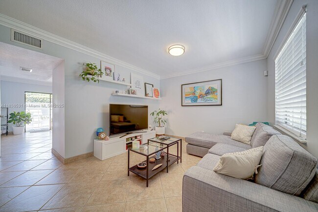 Foto del edificio - 5555 Ludlam Rd